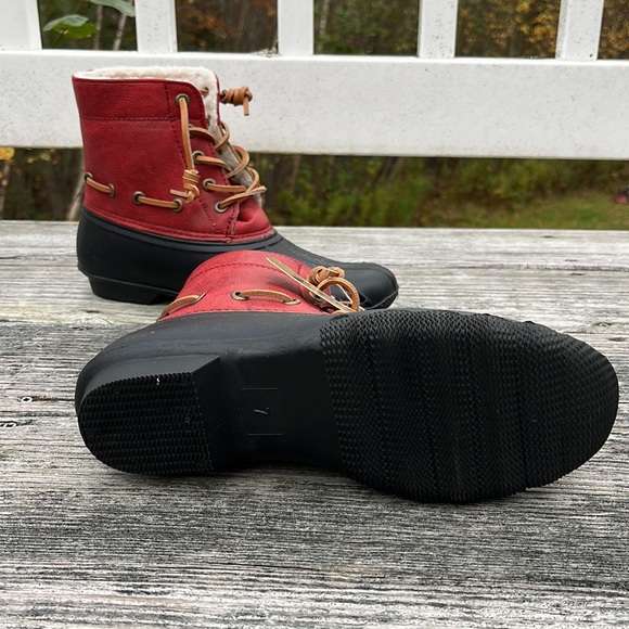 Duck boots. - Picture 5 of 8